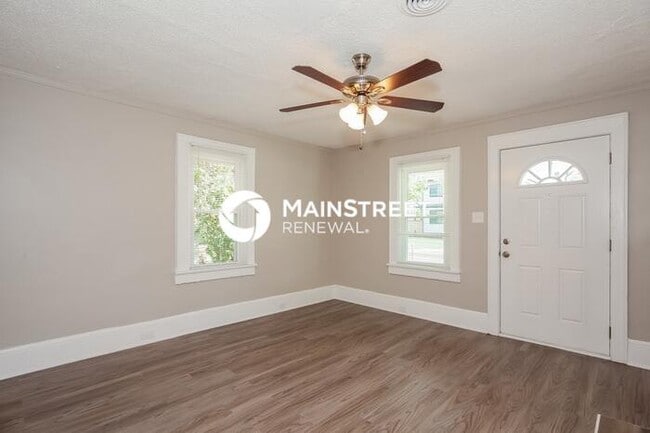 Photo - 3 Bedroom Pet-Friendly Home in Charlotte, NC with Main Street Renewal