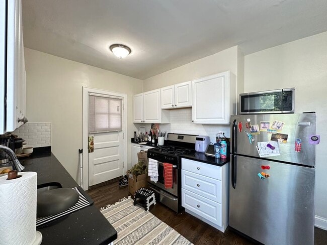 Photo - 3819.5 N Greenview Ave Unit W4