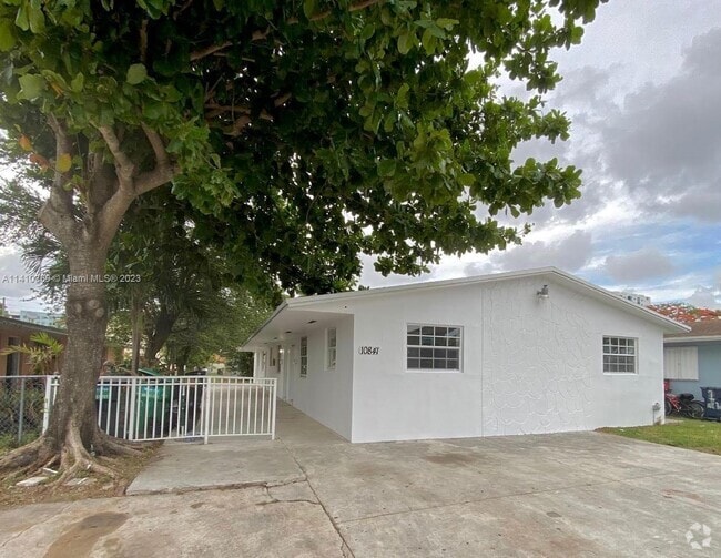 Building Photo - 10841 SW 7th St Rental