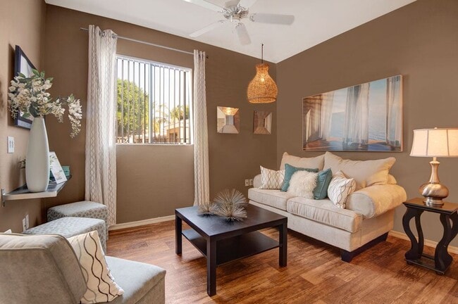 Building Photo - Pala Mesa