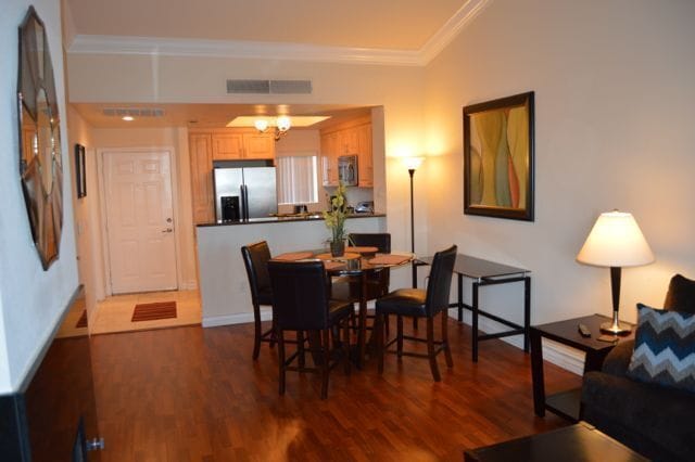 Photo - Meridian Upgraded Top Floor 1 Bed | 1 Bath Unit (Vinyl Flooring in Bedroom Area)