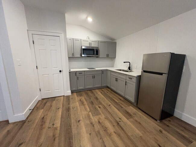 Photo - 224 Everton St Unit Back