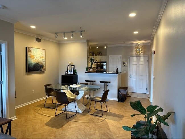 Photo - 903 Providence Pl