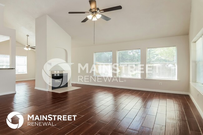 Photo - 4602 Lee Hutson Ln