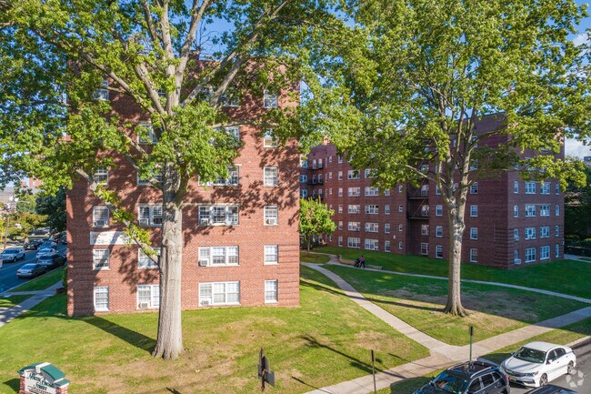 Photo - 775 N Broad St
