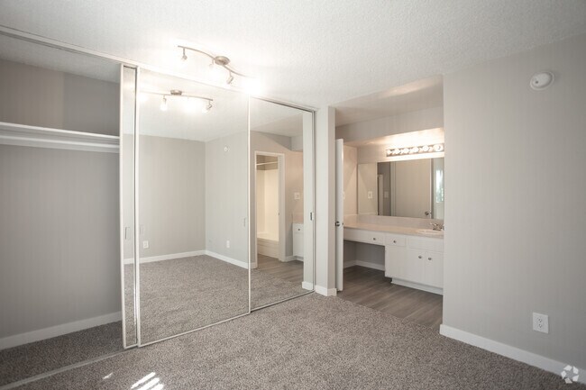 1BR, 1BA-600 SF