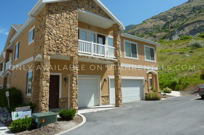Building Photo - 1043 Canyon Meadow Dr Unit 7