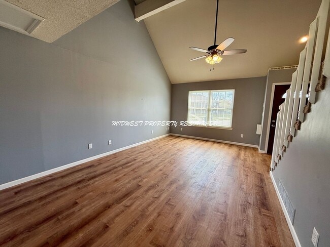 Photo - Charming 2bd 1.5 bath Duplex w/ Garage for Lease