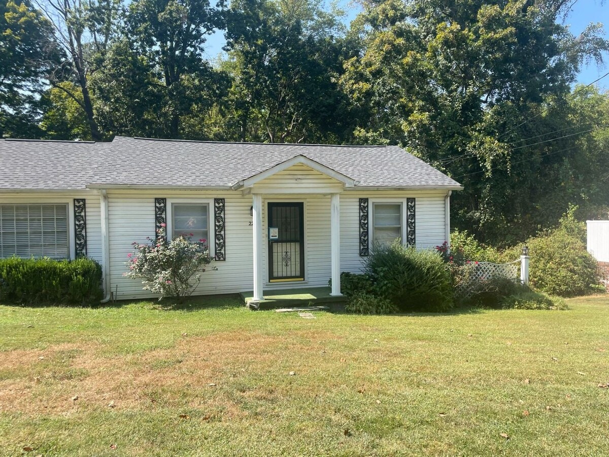 Photo - 3 Bedroom Home For Rent Near Exit 4!