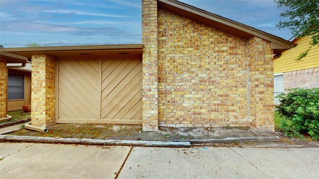 Photo - 1022 Manorglen Dr