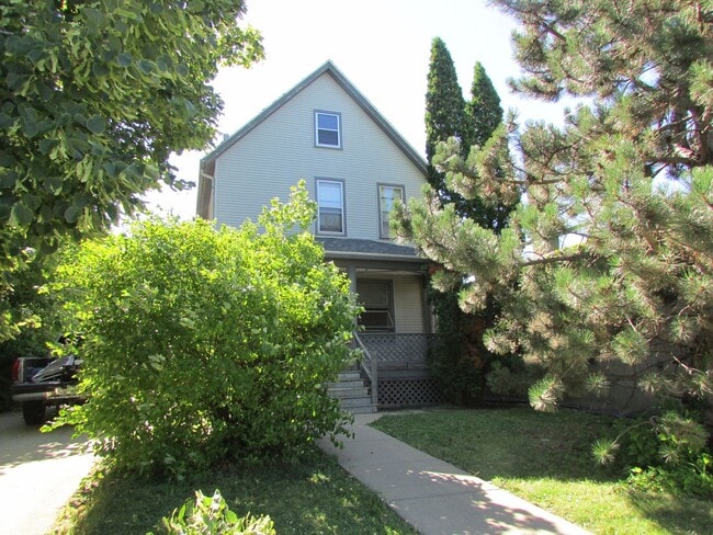 Building Photo - 2065 Winnebago St Unit 2