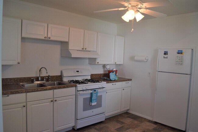 Photo - 2007 Somerville Dr