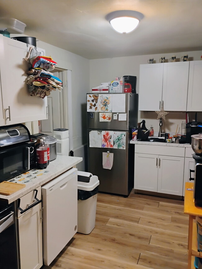 Photo - 450 Stuart St