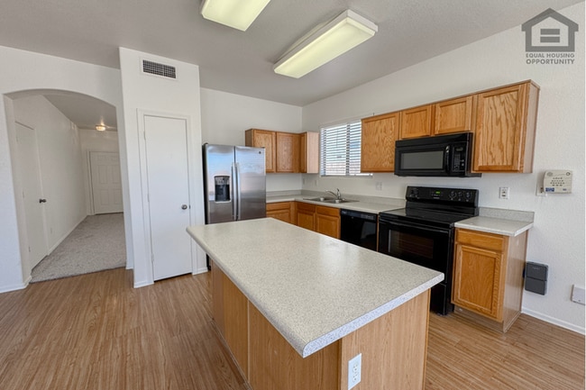 Building Photo - 4Bed/2Bath House in El Mirage! Ready for Immediate Move-In!