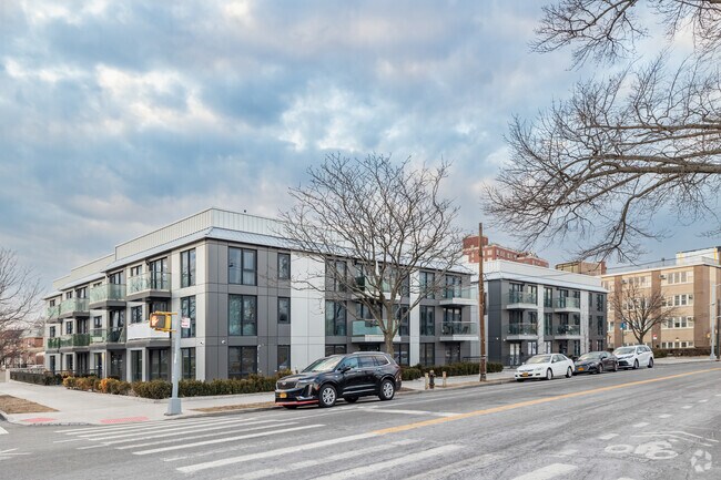 76-28 Parsons Blvd - Parsons- Gardens Condominiums