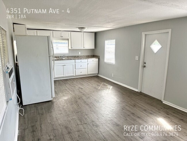 Photo - 4351 Putnam Ave