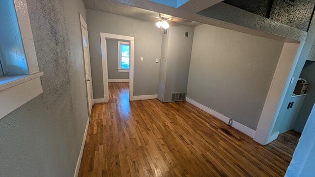 Photo - 400 E 9th St