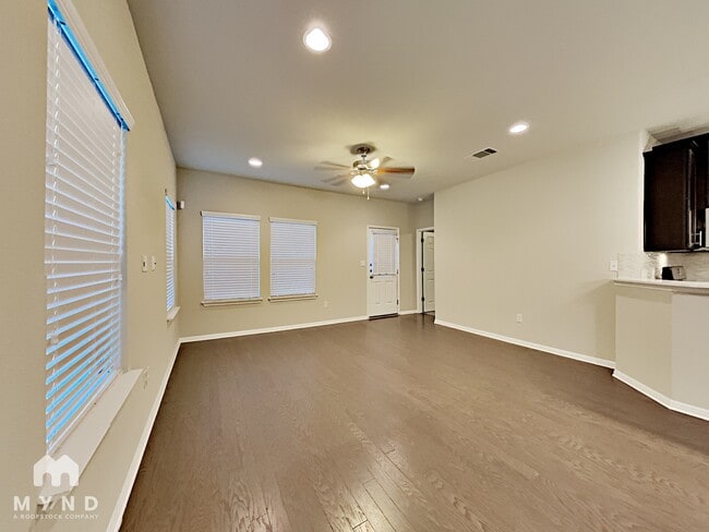 2304 S Lakeline Blvd