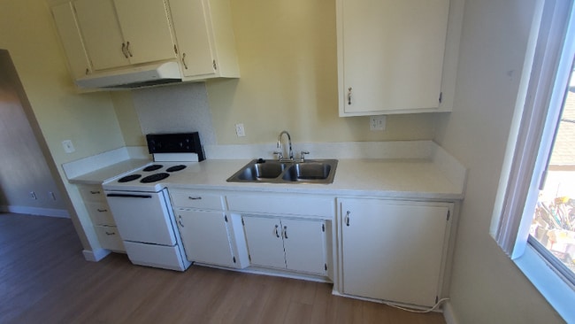 Photo - 1230 W Hillandale Ave Unidad J