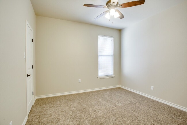 Photo - Beautiful Duplex with lots of Extras