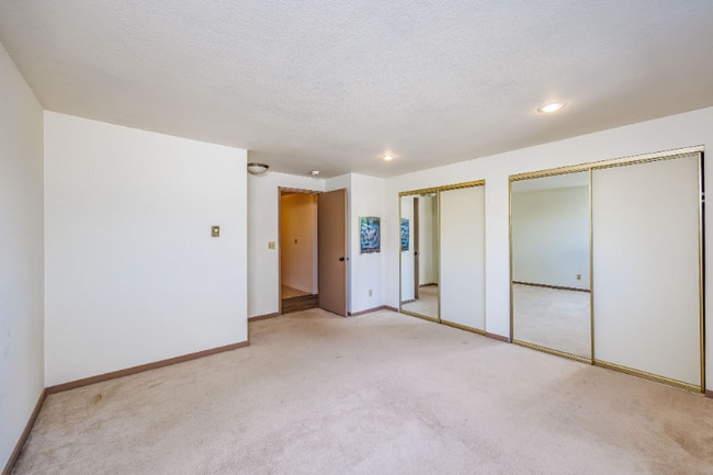 Photo - 813 S 227th Pl Unidad 6