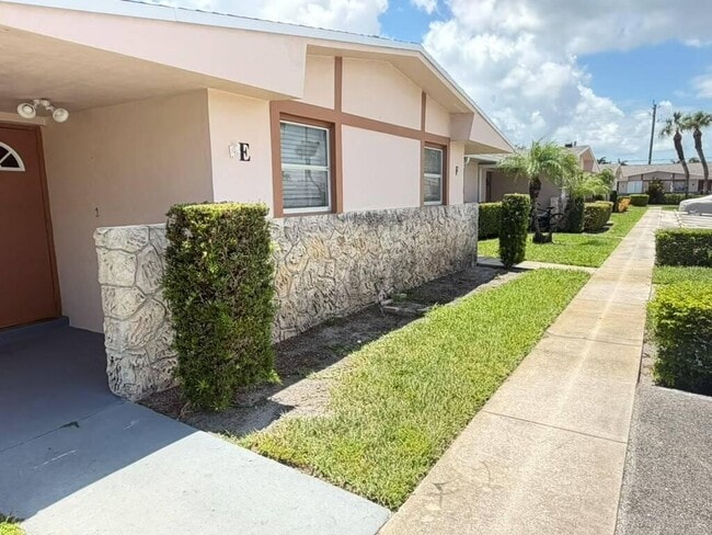 Photo - 2727 Dudley Dr W