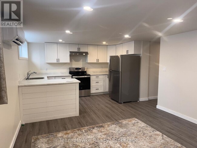 Photo - 630 Bayview Dr