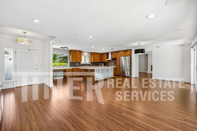 Photo - 5541 Ivanhoe Way