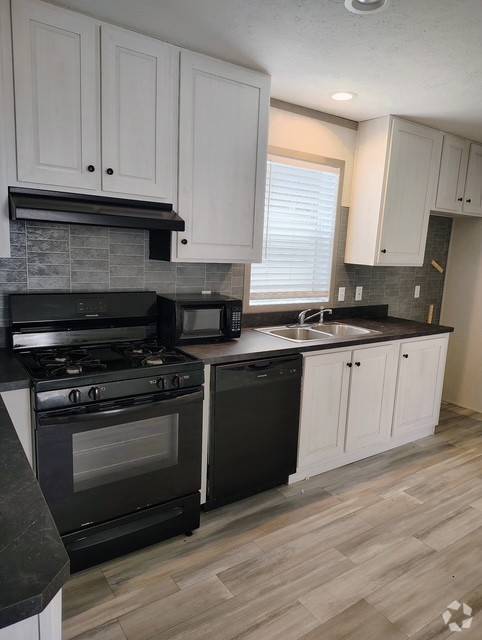 Building Photo - HOME FOR SALE 3 bed 2 bath