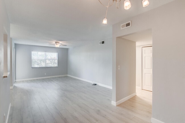 Photo - 2591 NE 55th Ct Unidad 201