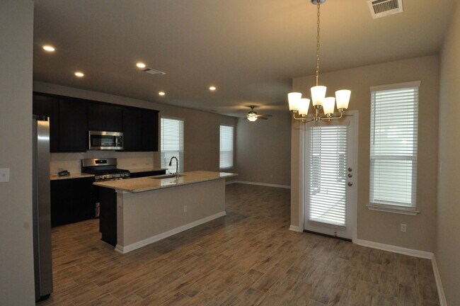 1621 Bella Dr
