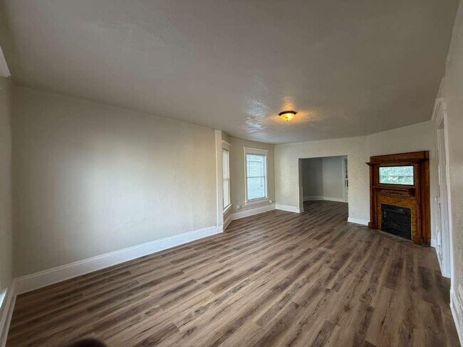 Photo - 2213-2215-2215 N Holton St