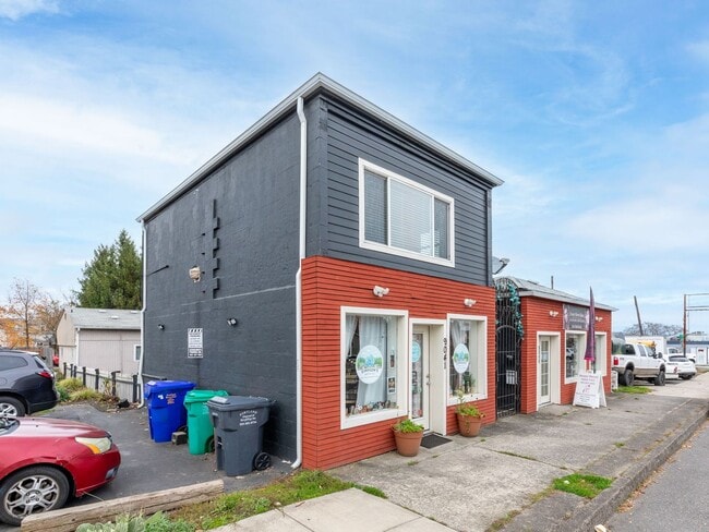 Photo - 9041-9049 NE Sandy Blvd Unit 9043