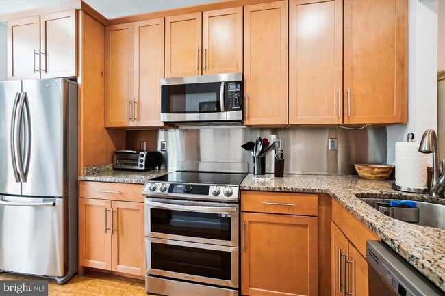 Photo - 1904 N Veitch St