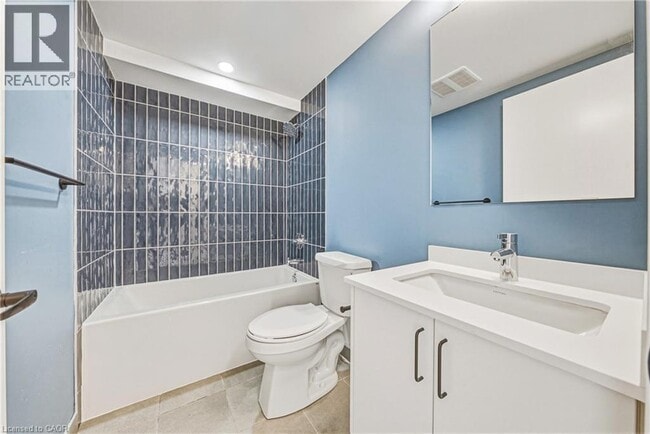 Photo - 325 James St S Unit 208