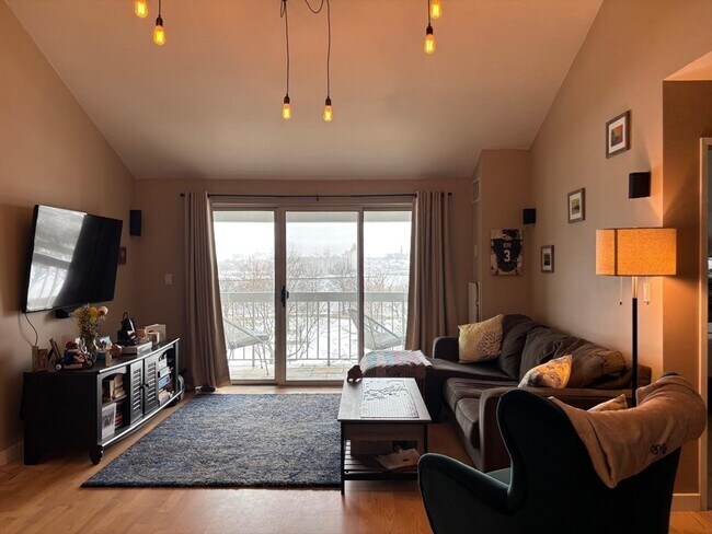 Photo - 160 Commandants Wy Unit 404