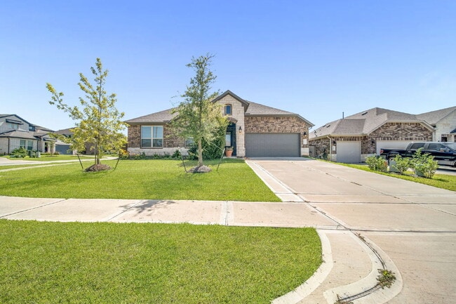 Building Photo - Stunning 4-bedroom, 3-bathroom single-stor... Rental