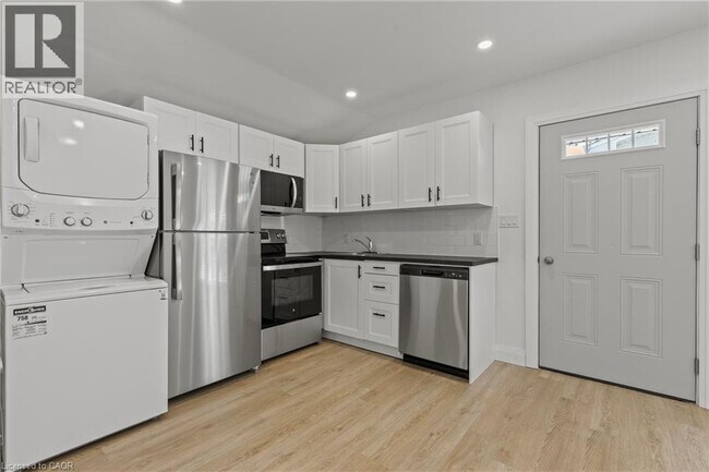 Photo - 362 Gatfield Ave
