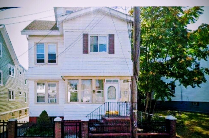 Front of the home - 21 Leslie Pl