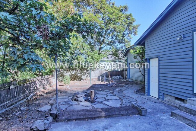 Photo - 3 Bed, 2 Bath Craftsman Home on Dead End R...