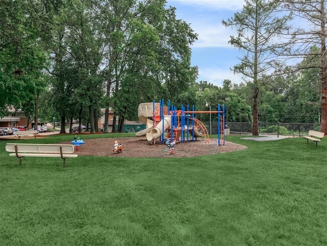 Área de juegos para niños - Whispering Hills Apartments