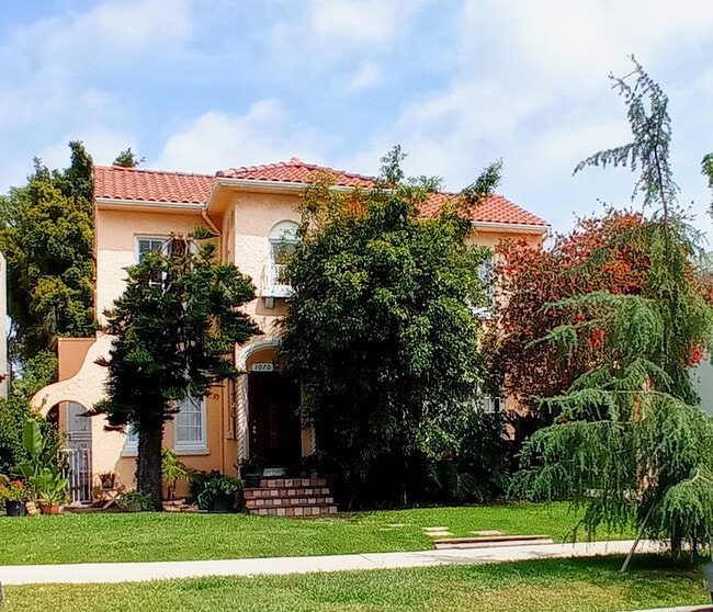 Photo - 1070 S Cloverdale Ave