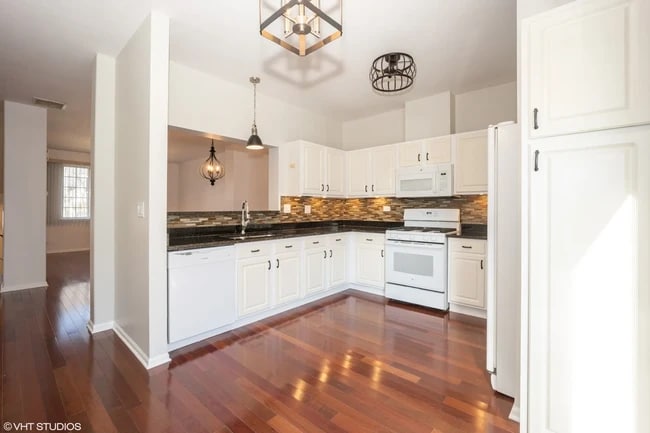 Photo - 9445 Harrison St