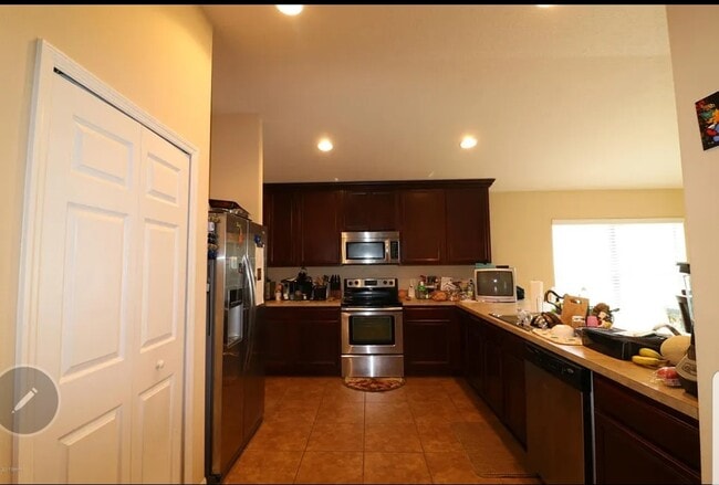 Photo - 8 Tuscany Bend St