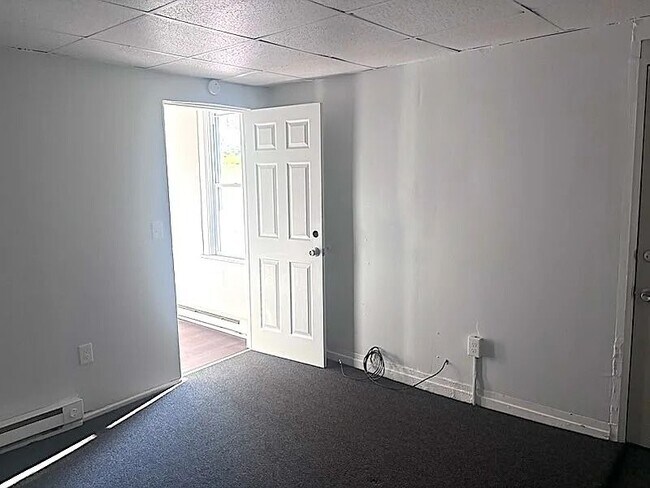Photo - Renovated 1-Bedroom Apartment | Available Now | Housing Vouchers Accepted Unit 4