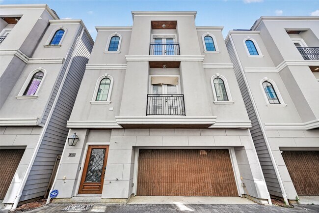 Building Photo - 5305 Lillian St