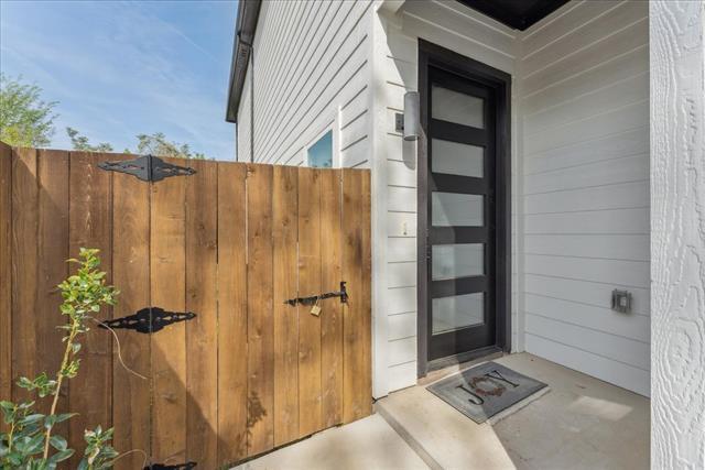 Photo - 2811 Harston St