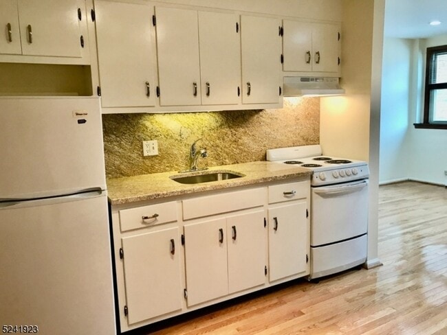 Photo - 107 E Broad St