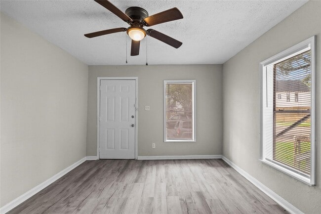 Photo - 3116 Avenue L