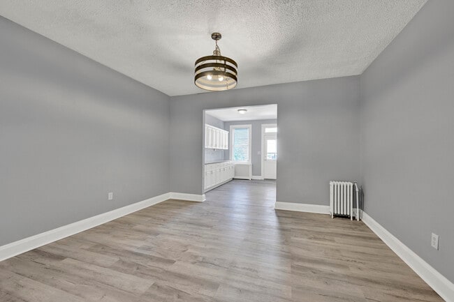 Photo - 404 Cornwall St